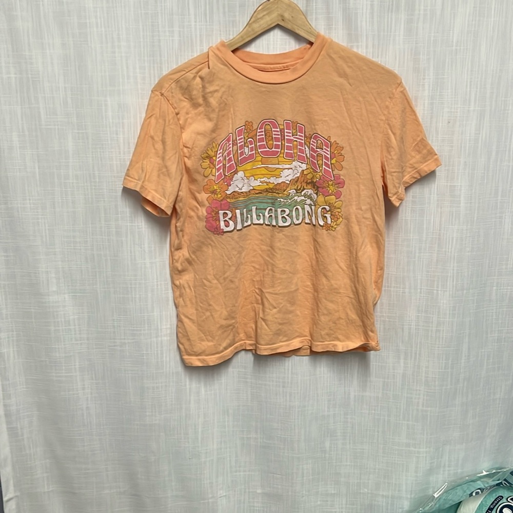 Small billabong T-shirt